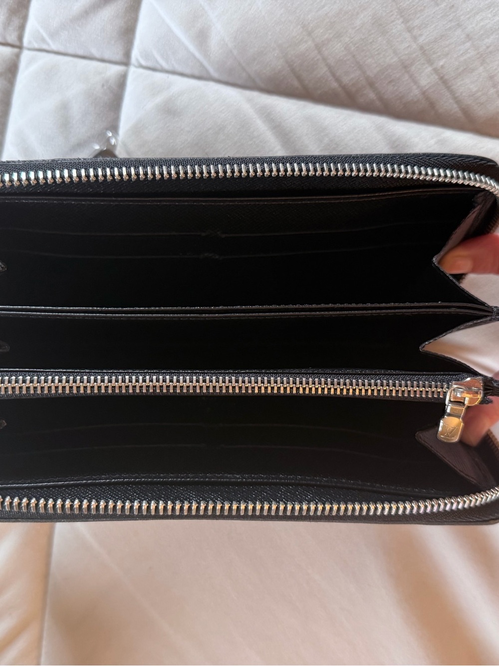 Louis Vuitton Zippy Wallet in Black Epi leather with silver hardware - Picture 4 of 14